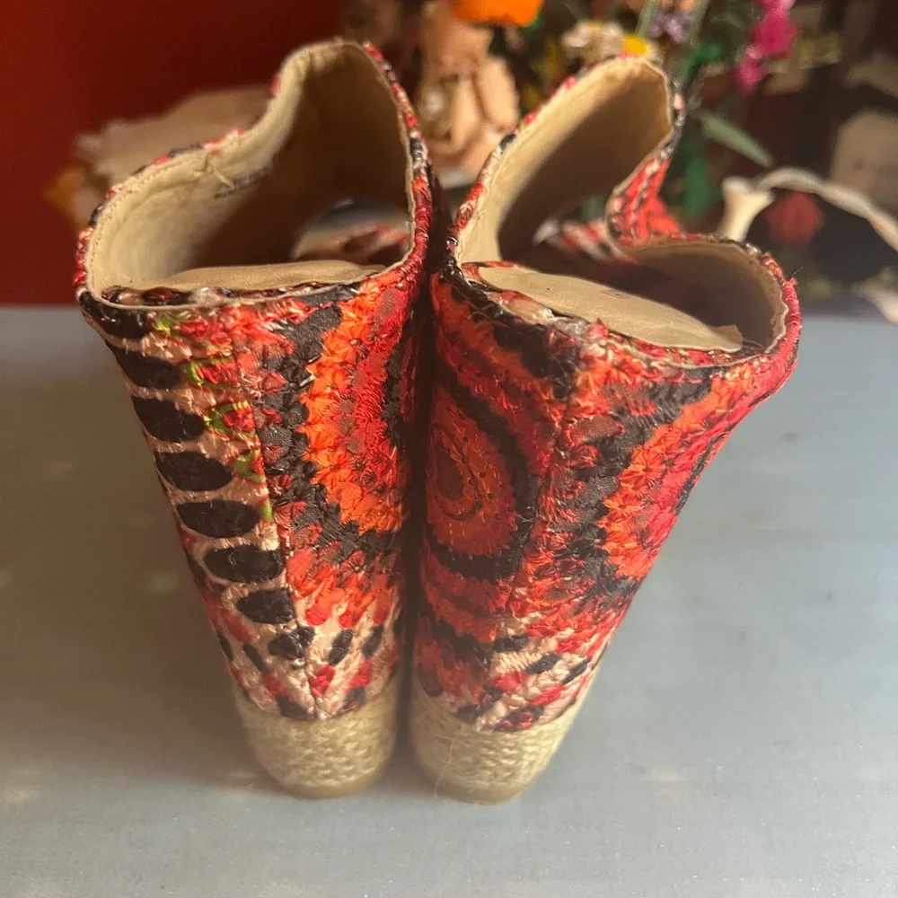Chinese Laundry Women's Red Orange Patterned Espadrille Wedge Sandal